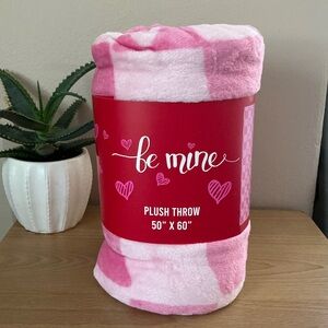 Be Mine Valentine’s Day Heart Plush Blanket / Throw